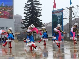 Chinese Dance Competition in Sapa Vietnam (3)